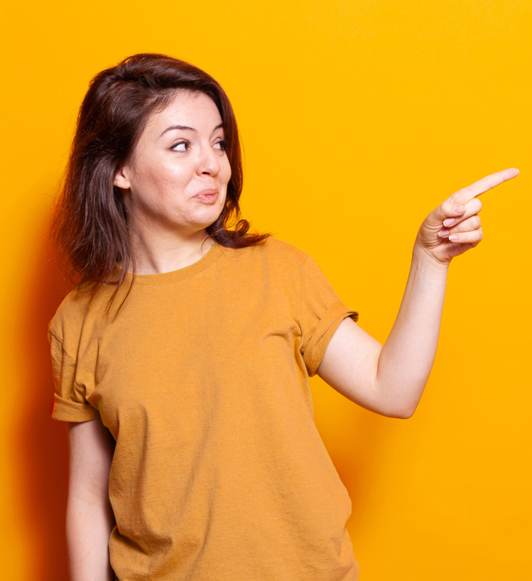 Smiling women indicate to the next to person how they being satisfied with digital marketing service